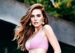 25 Zoey Deutch Smoking-Hot Glamours Photos That Will Make Your Knees Weak