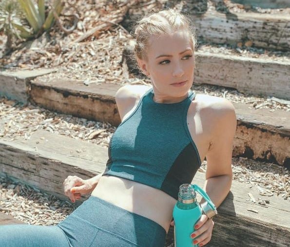 23 Beth Behrs Hottest Half-Nude Photos Which Will Leave you Drooling