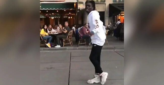Moonwalk-that-changed-Salif-Gueye_s-Life-Forever (1)