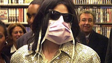 Why Michael Jackson used to Wear Mask find out the Reason