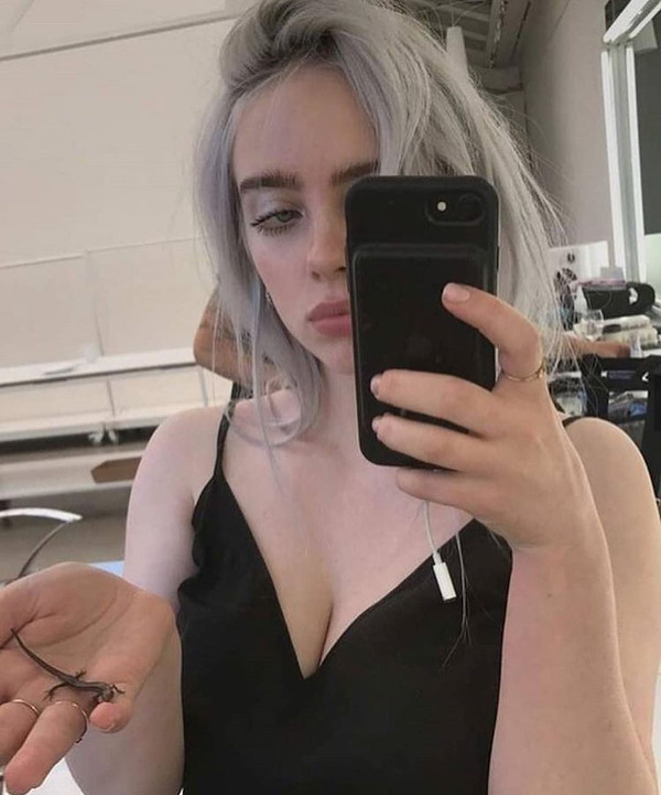 Billie Eilish Boobs Photos-15