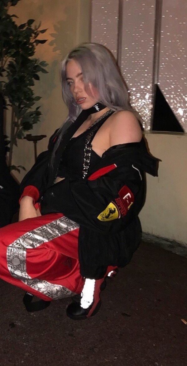 Billie Eilish Boobs Photos-19