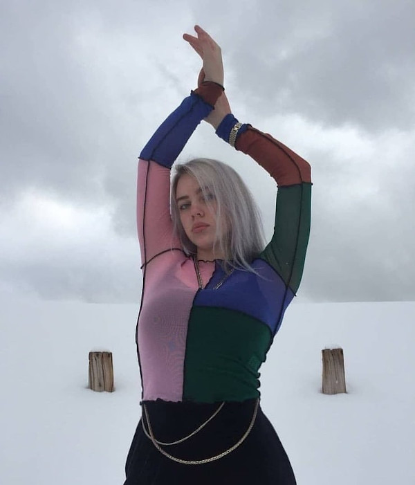 Billie Eilish Boobs Photos-20