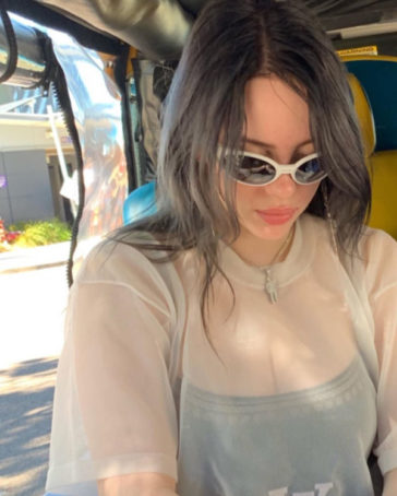 26 Hottest Billie Eilish Boobs Photos | Cleavage Pics