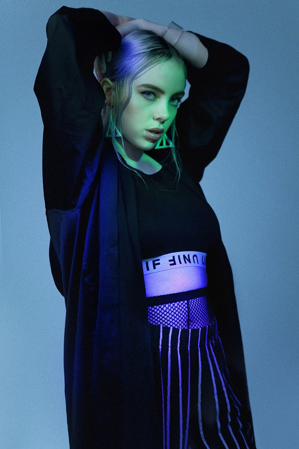 Billie Eilish Boobs Photos-8