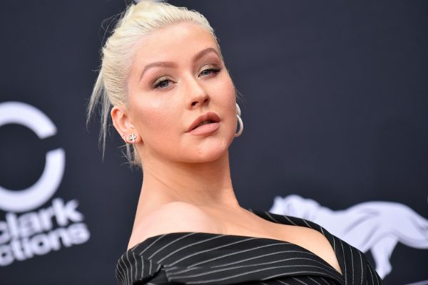 Christina Aguilera Is Down To Memory Lane, Makes Fans Nostalgic With Her Singing-1