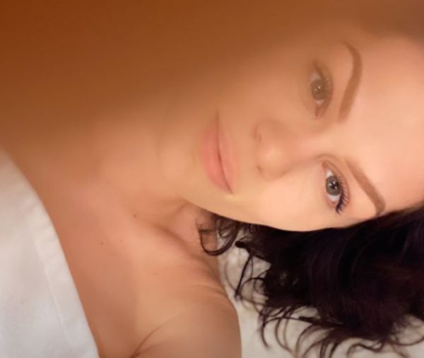 Pop Star Jessie J Embraces Her Natural Curls While Staying Home
