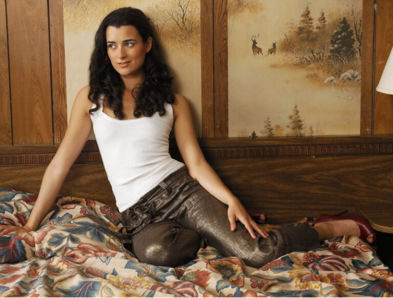 51 Hot Photos of Cote de Pablo Which Are Almost Naked - Music Raiser