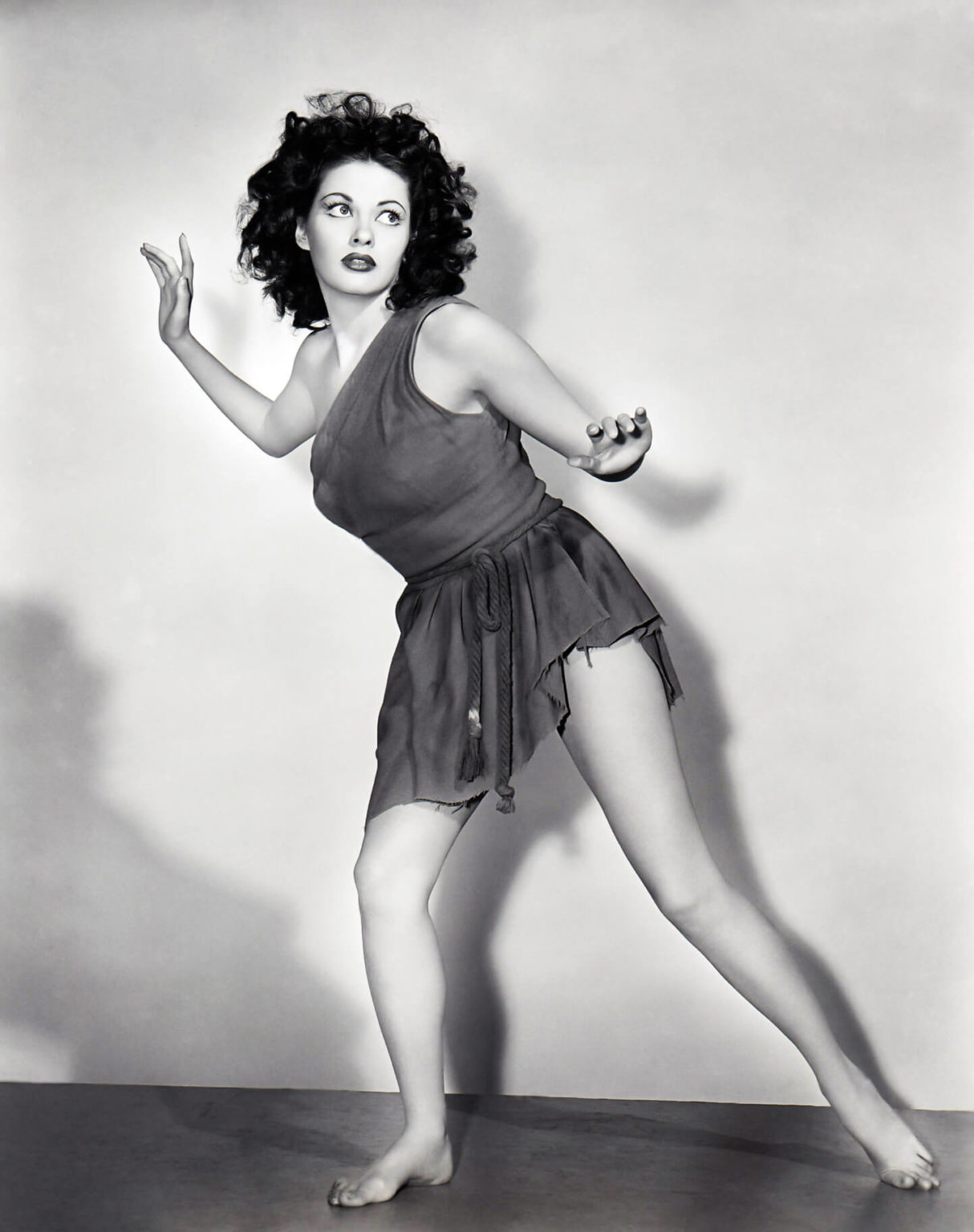 43 Hot Half Nude Photos of Yvonne De Carlo - Music Raiser