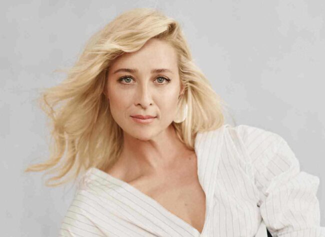 28 Hot Half-Nude Pictures of Asher Keddie Will Make Your Day