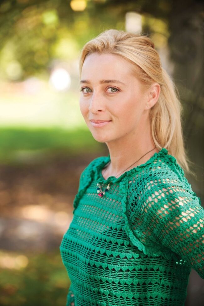 28 Hot Half-Nude Pictures of Asher Keddie Will Make Your Day - Music Raiser