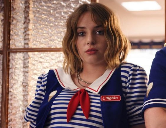 28 Hot Half-Nude Pictures of Maya Hawke That You Won't Resist