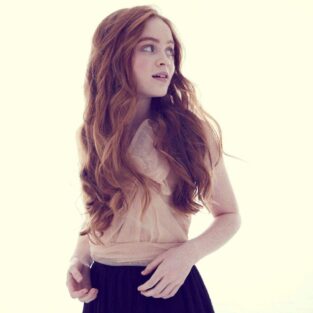 34 Jaw-Dropping Hot Pictures of 'Max' Sadie Sink - Music Raiser