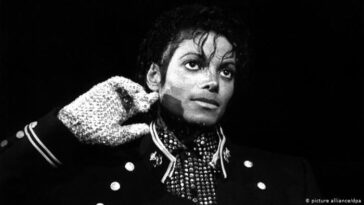 The 13 Most Popular Celebrities That Tribute Michael Jackson