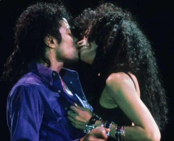 Michael Jackson kiss during bad tour